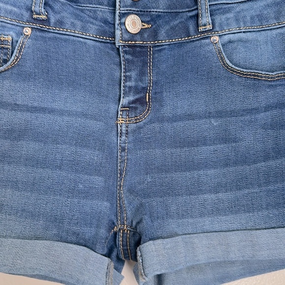 Ultra High Rise Double Button Push Up Shorts - Picture 2 of 5